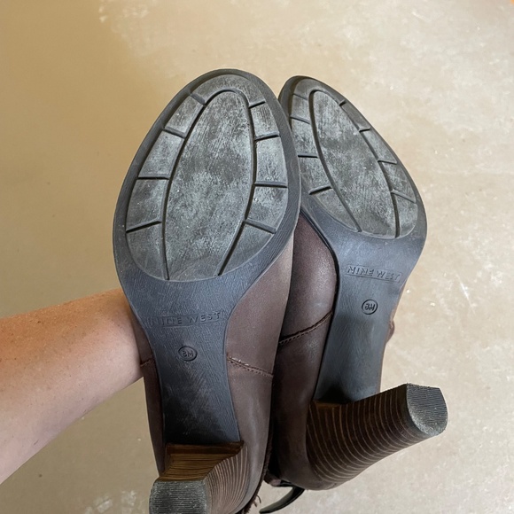 Nine West size 8 heeled leather boots - Picture 8 of 8